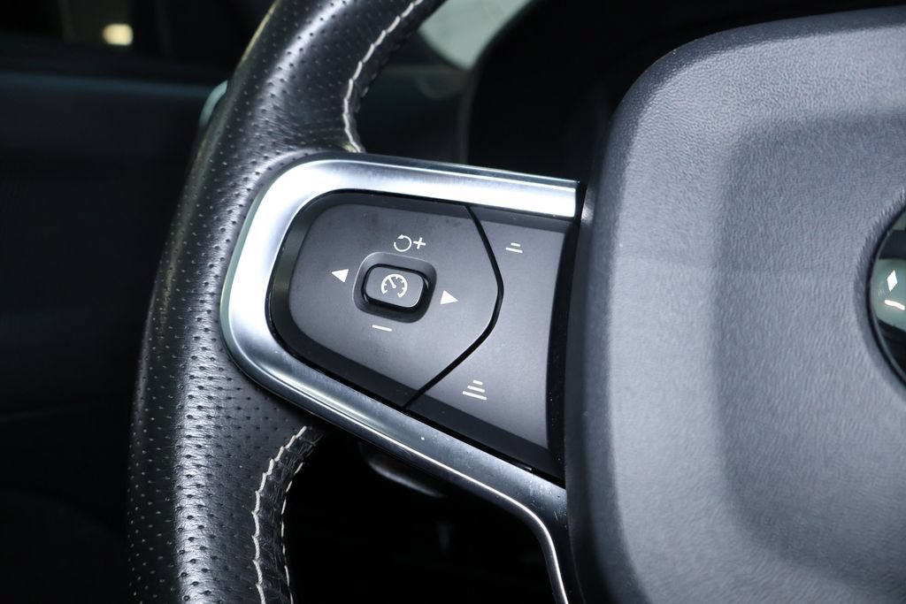 Used 2020 Volvo XC40 T5 R-Design AWD/4WD image 21