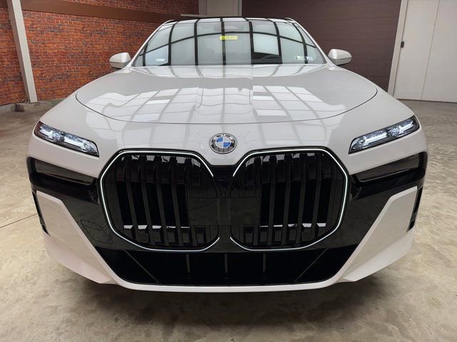 Used 2026 BMW 740i xDrive w/ Executive Package image 8