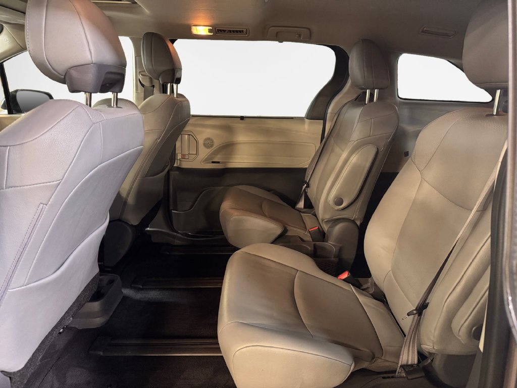 Used 2021 Toyota Sienna XLE w/ XLE Plus Package AWD/4WD image 24