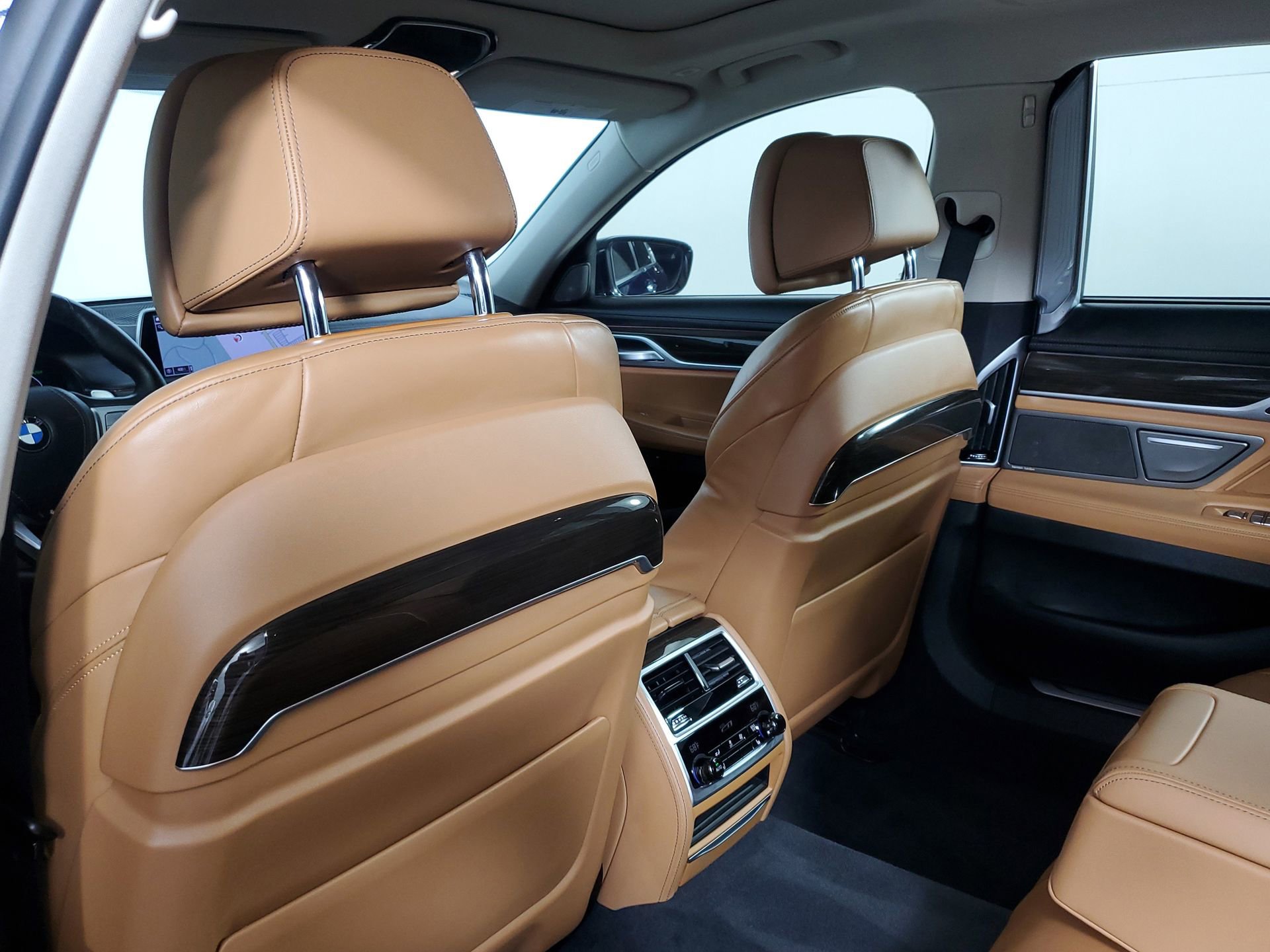 Used 2022 BMW 750i xDrive w/ Executive Package image 50