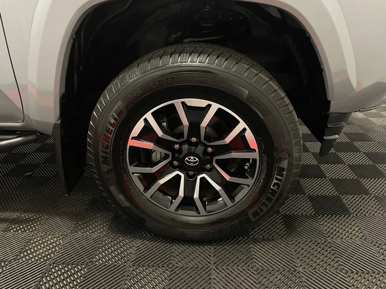 Used 2020 Toyota Tacoma TRD Sport w/ Technology Package image 21