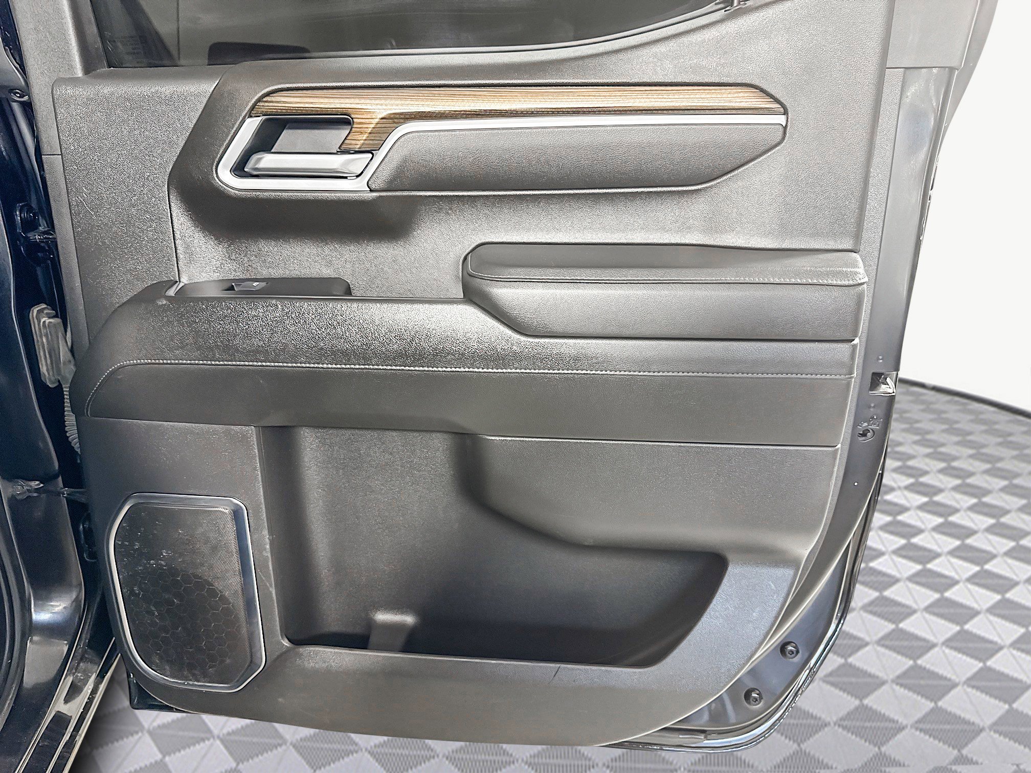 Used 2025 Chevrolet Silverado 1500 LT image 27