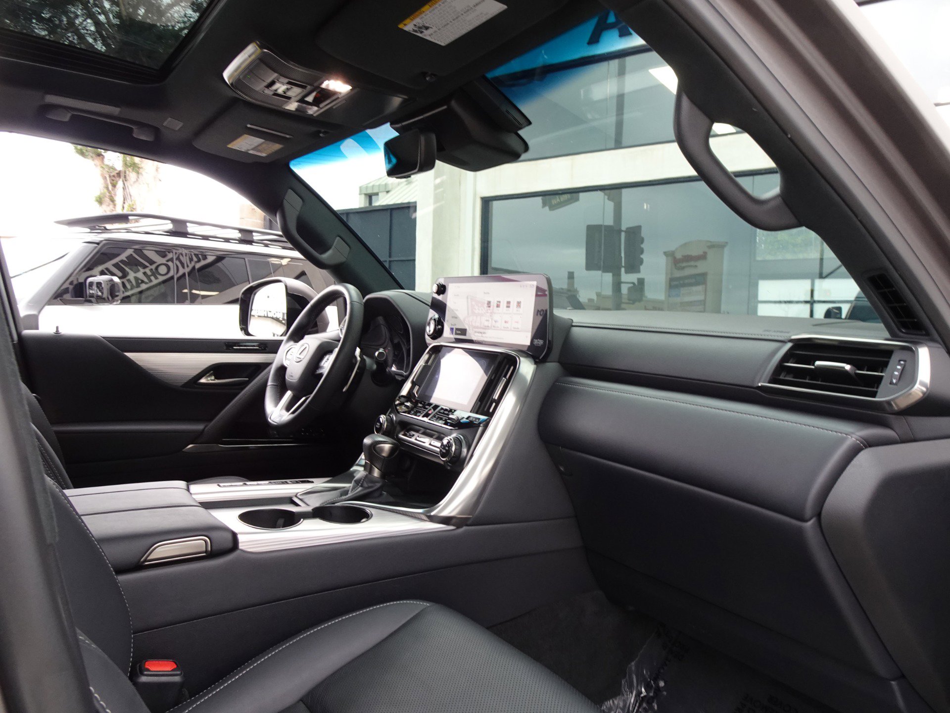 Used 2024 Lexus LX 600 F Sport AWD/4WD image 19