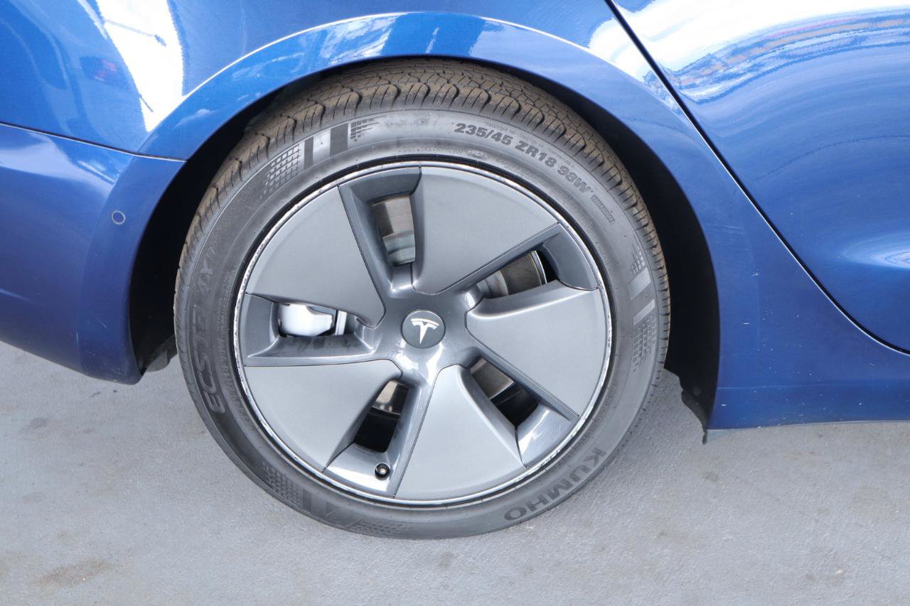 Used 2022 Tesla Model 3 Standard Range RWD image 5