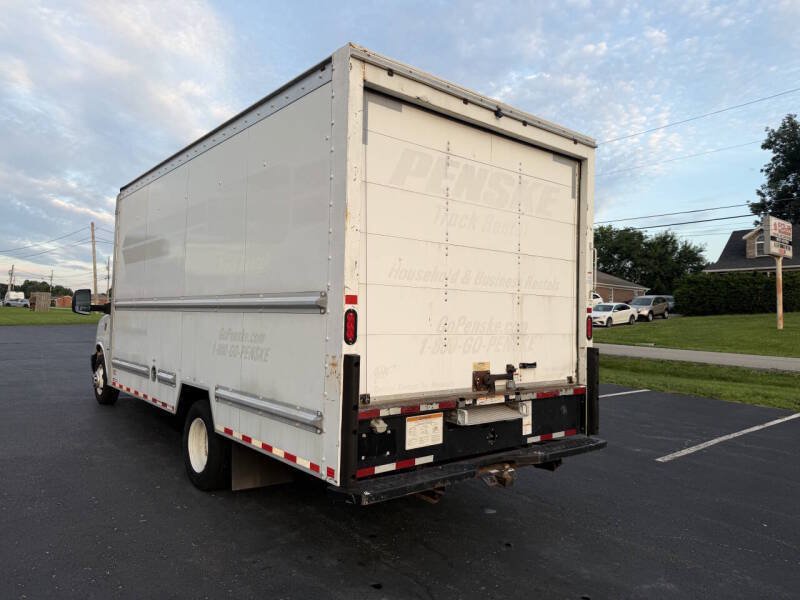 Used 2018 GMC Savana 3500 Extended w/ Driver Convenience Package RWD image 3