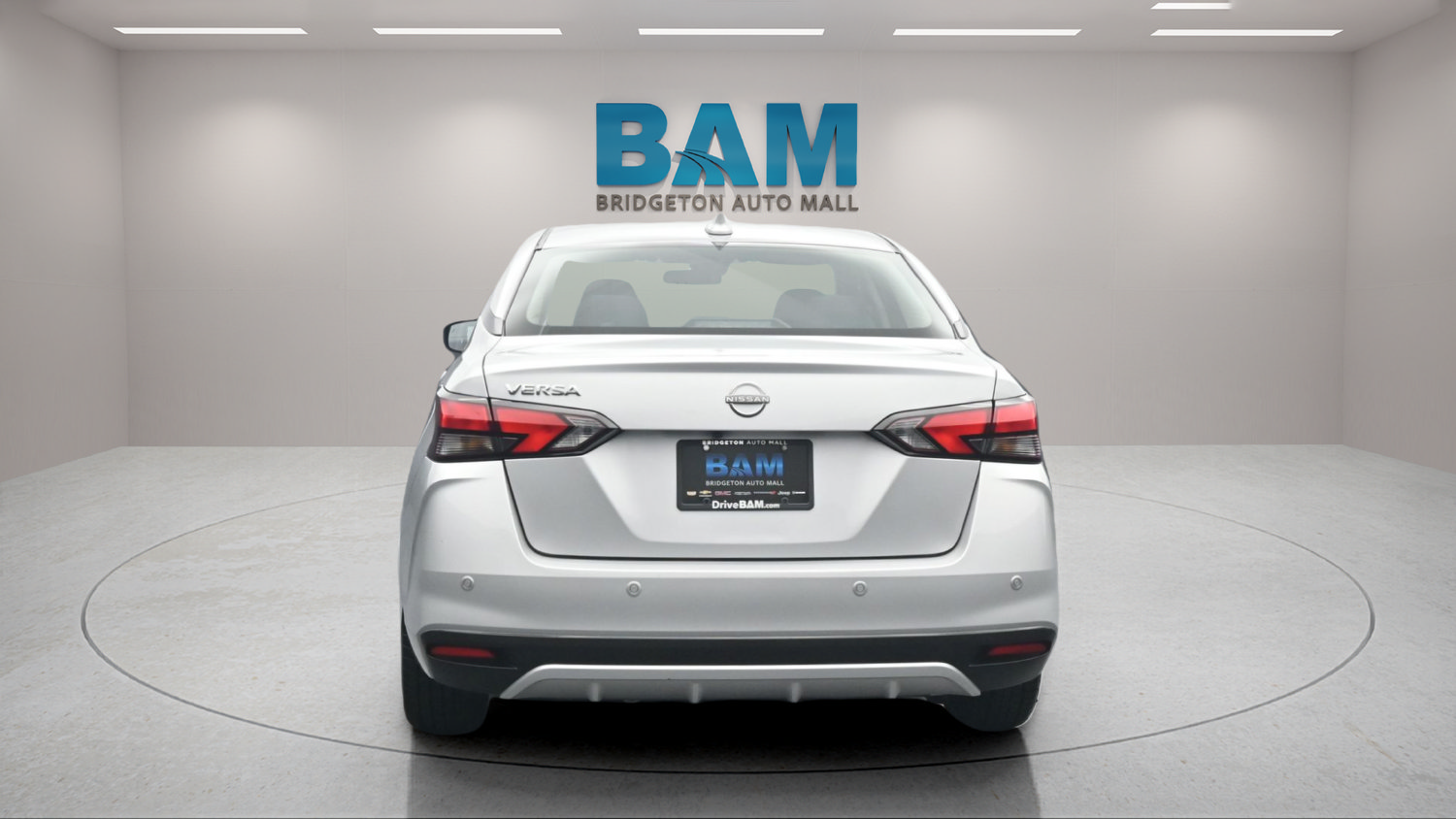 Used 2025 Nissan Versa SV FWD image 5