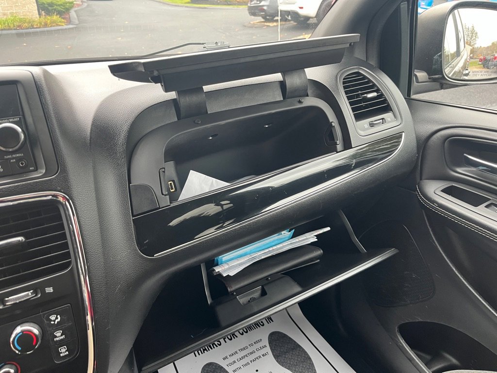 Used 2015 Dodge Grand Caravan SE image 20