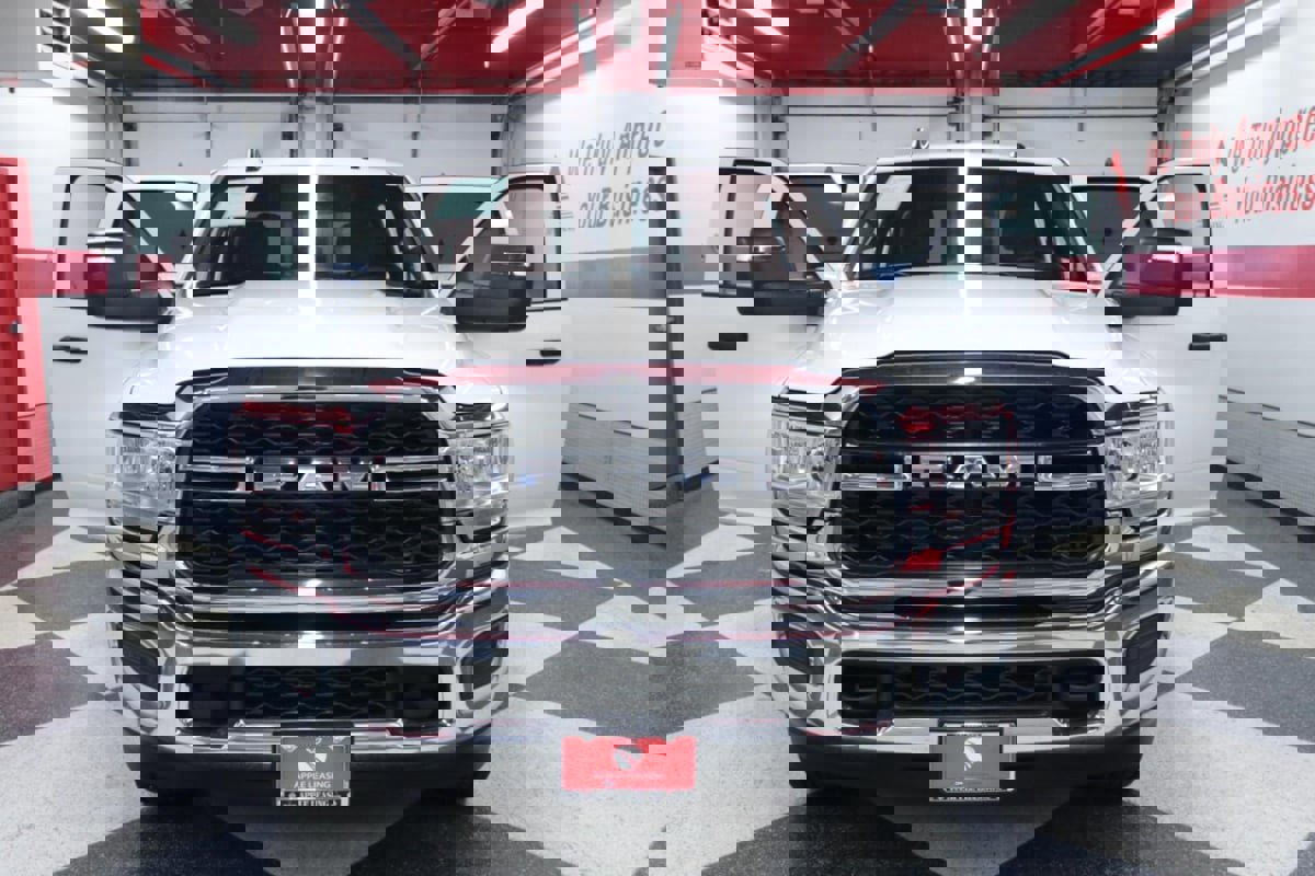 Used 2024 RAM 3500 Tradesman w/ Chrome Appearance Group image 23