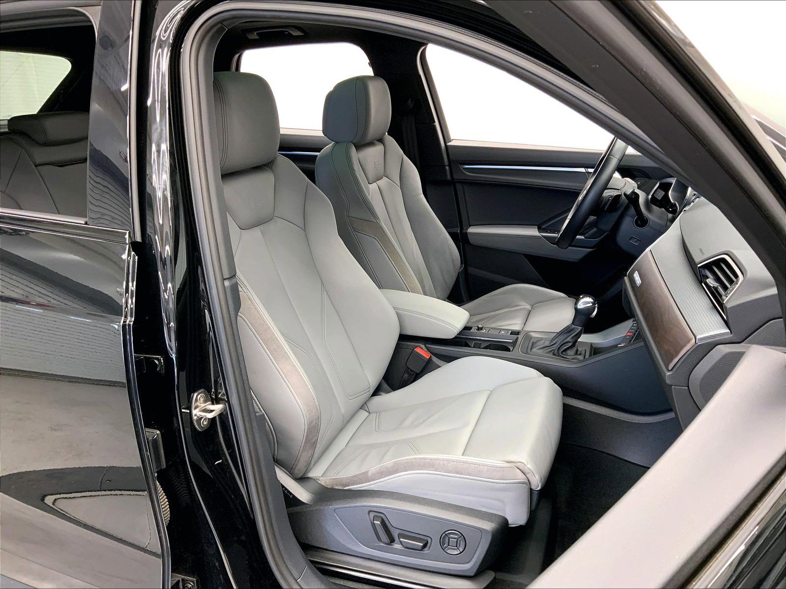 Certified 2022 Audi Q3 2.0T Premium Plus AWD/4WD image 6
