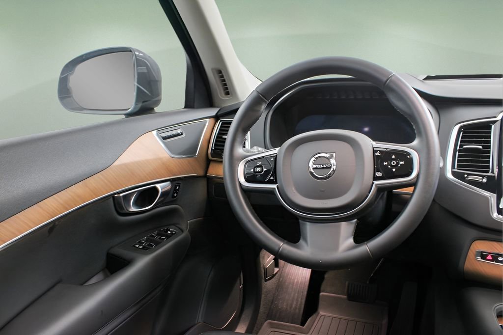 Certified 2025 Volvo XC90 B6 Plus image 22