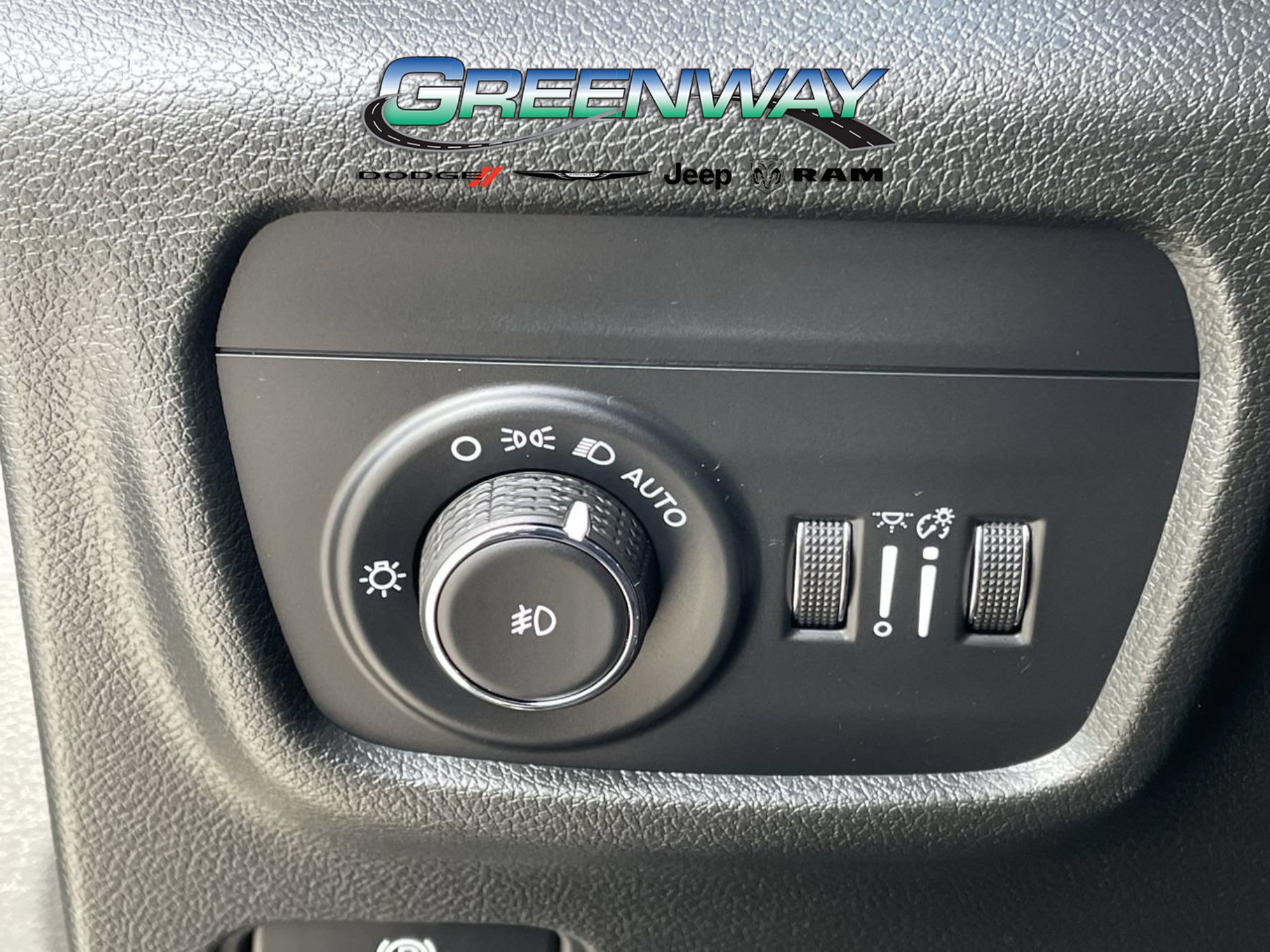 Used 2022 Jeep Grand Cherokee L Limited AWD/4WD image 28