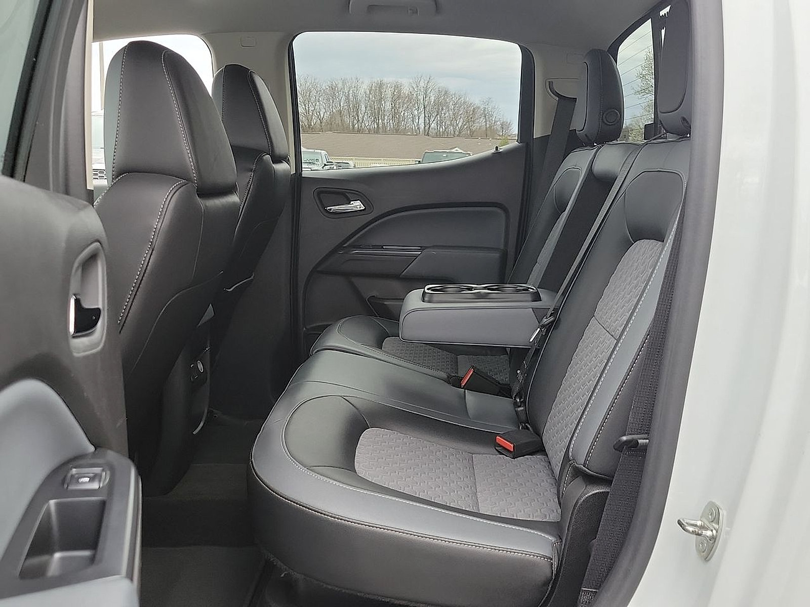 Used 2015 Chevrolet Colorado Z71 AWD/4WD image 21