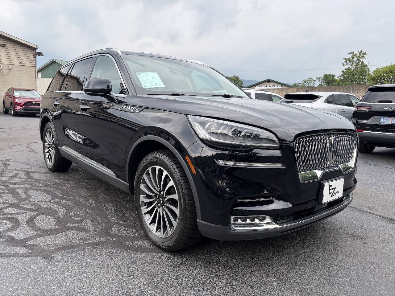 Used 2021 Lincoln Aviator Reserve w/ Elements Package Plus AWD/4WD image 2