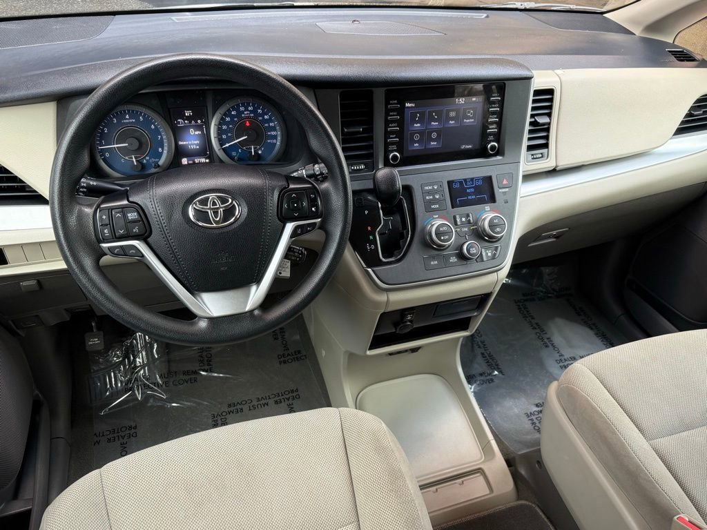 Used 2020 Toyota Sienna L FWD image 26
