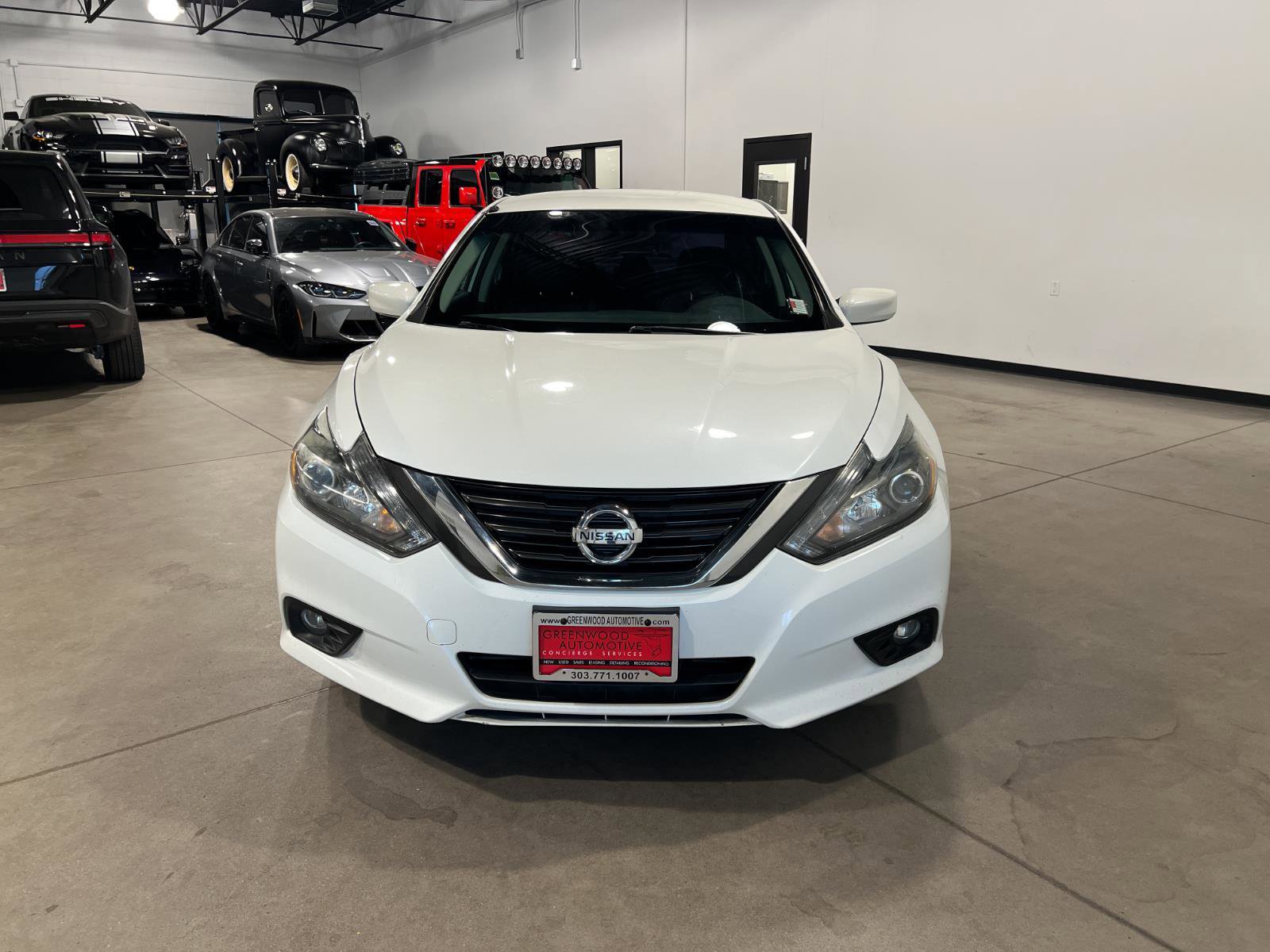 Used 2017 Nissan Altima 2.5 SR w/ LED Appearance Package image 8