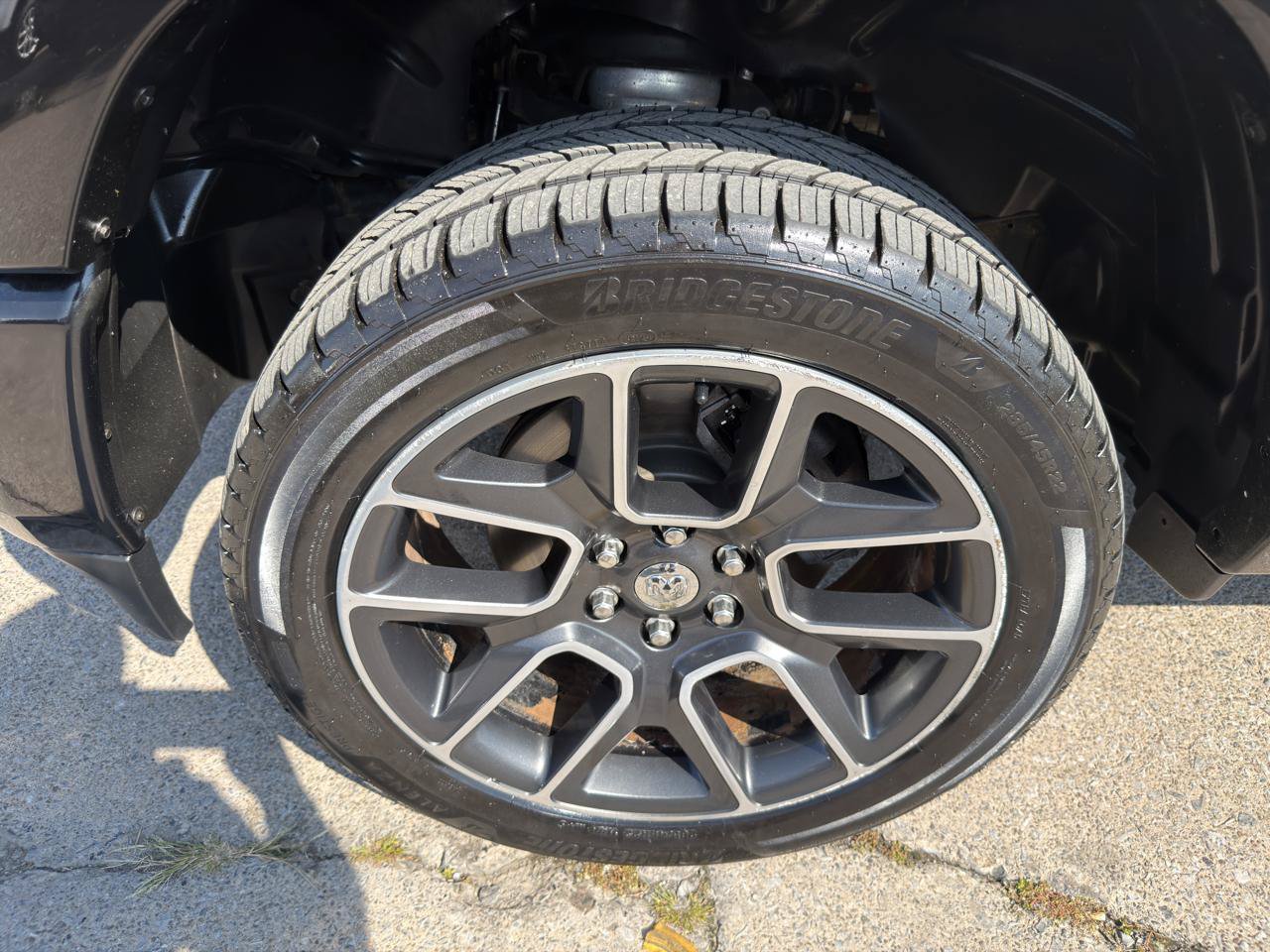 Used 2019 RAM 1500 Laramie AWD/4WD image 14