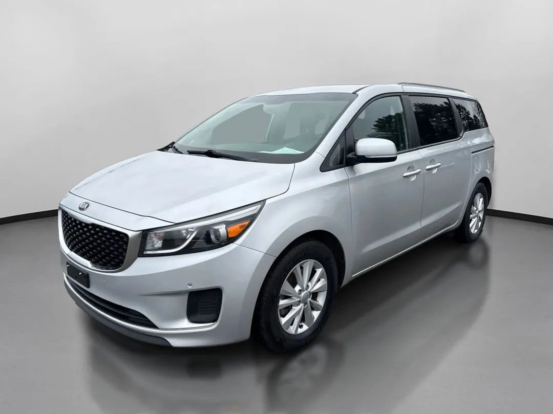 Used 2018 Kia Sedona LX w/ LX Essentials Premium Package image 3