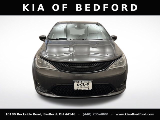 Used 2019 Chrysler Pacifica Touring Plus w/ S Appearance Package FWD image 2