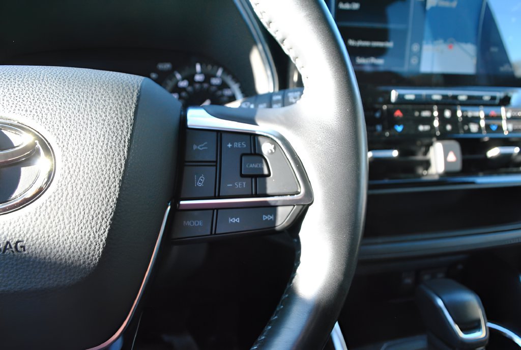 Certified 2021 Toyota Highlander Limited AWD/4WD image 11