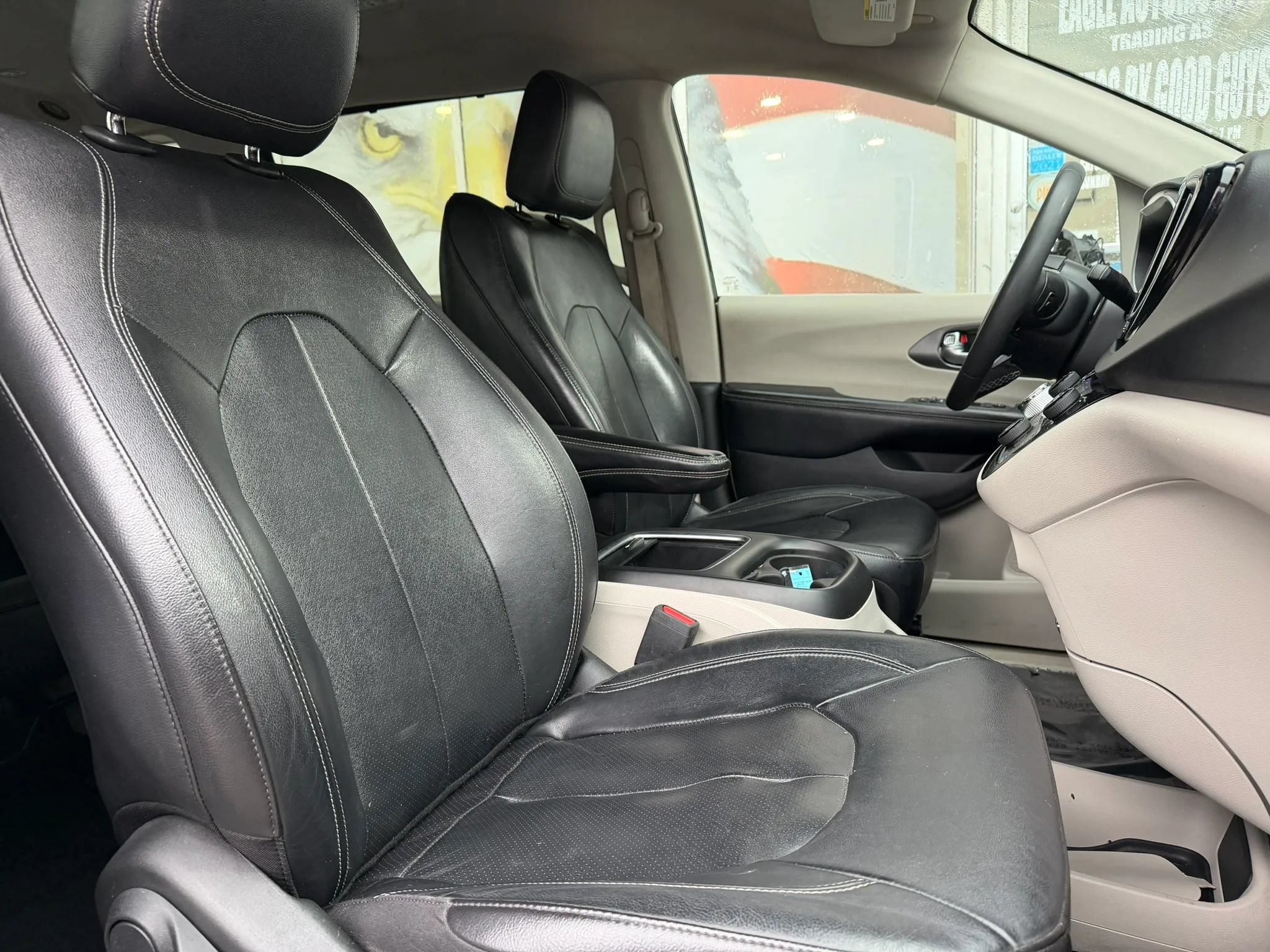 Used 2022 Chrysler Pacifica Touring-L FWD image 13