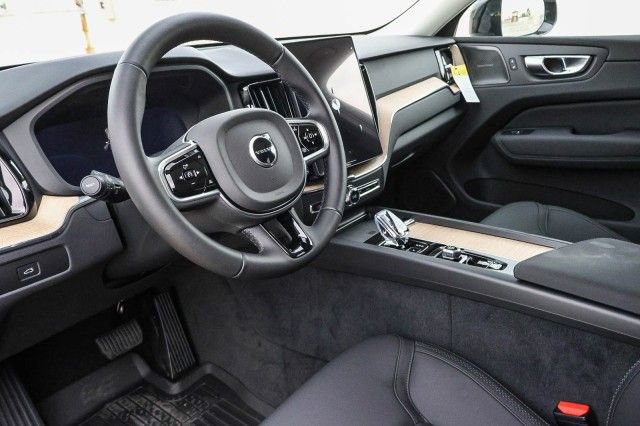 New 2026 Volvo XC60 B5 Plus w/ Climate Package PRO image 31