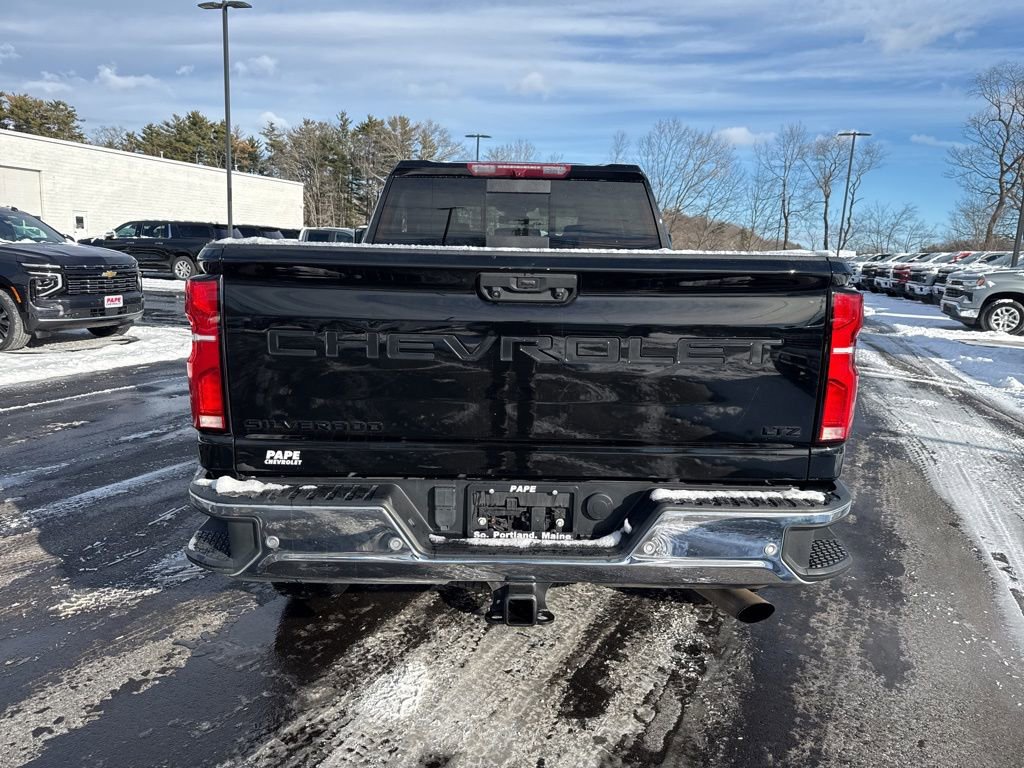 Used 2024 Chevrolet Silverado 2500 LTZ w/ LTZ Convenience Package image 4