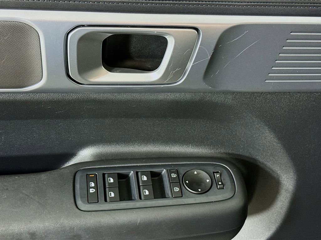 Used 2025 Hyundai Santa Fe SE image 23