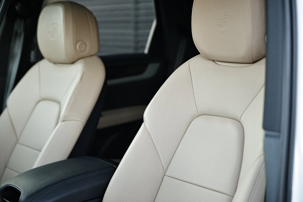Certified 2025 Porsche Cayenne w/ Premium Package Plus image 24