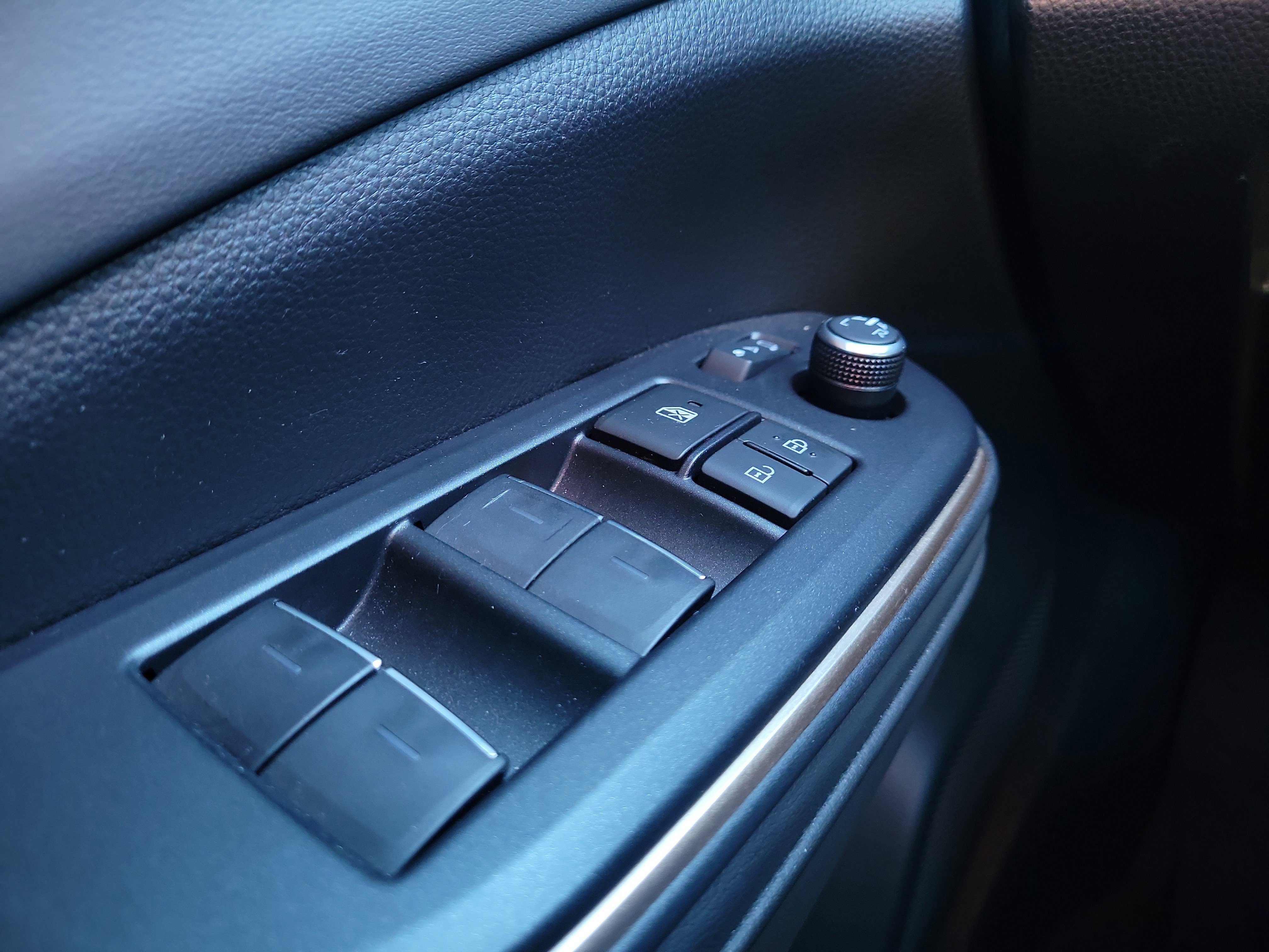 Used 2023 Toyota Crown Limited image 16