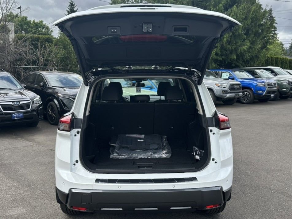 New 2025 Nissan Rogue SL w/ Tech Package image 9