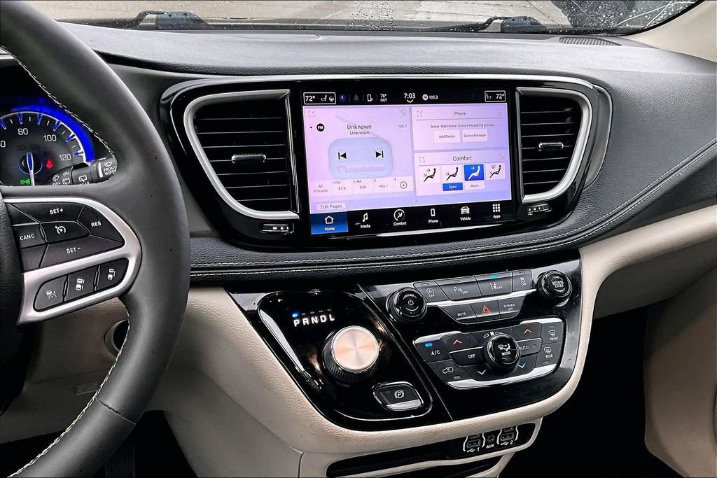 Used 2023 Chrysler Pacifica Touring-L FWD image 6