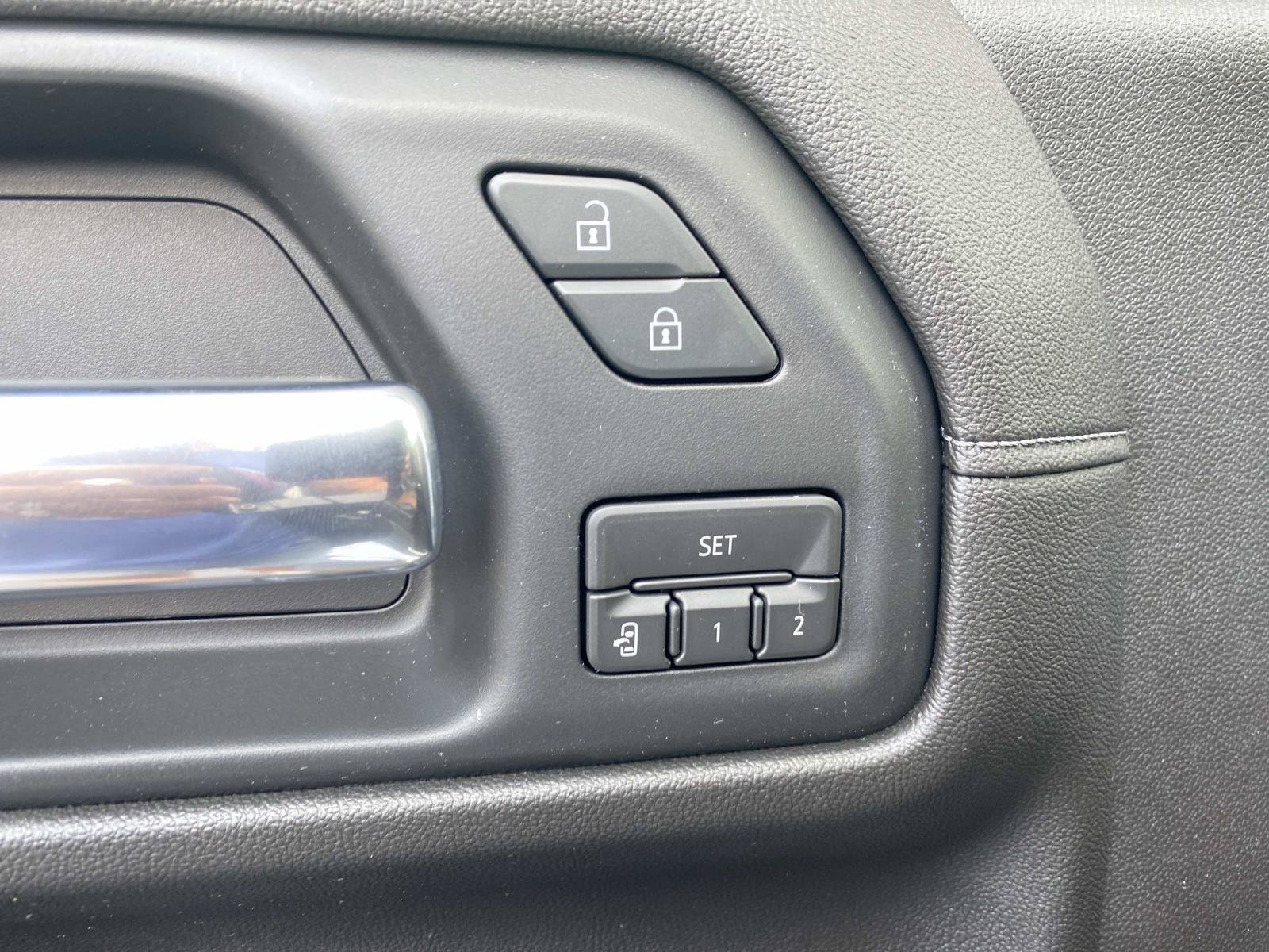 Used 2019 Chevrolet Silverado 1500 High Country w/ Technology Package AWD/4WD image 22