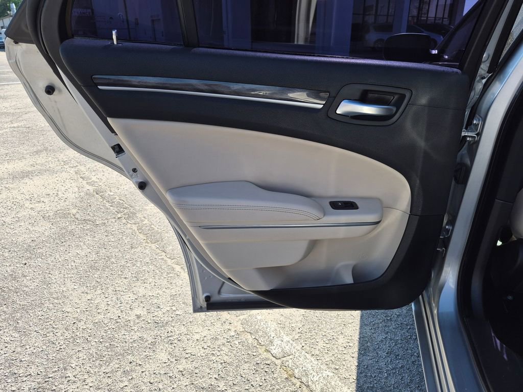 Used 2022 Chrysler 300 Touring w/ Sport Appearance Package image 25