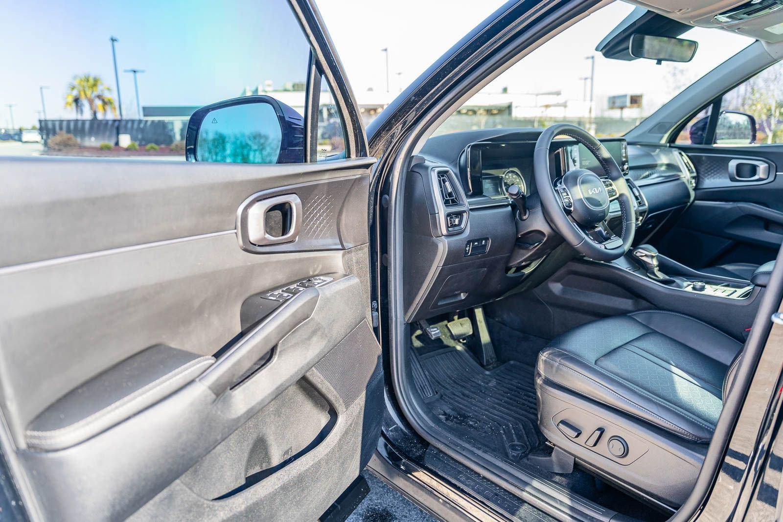 Used 2023 Kia Sorento S w/ Panoramic Sunroof Package image 18