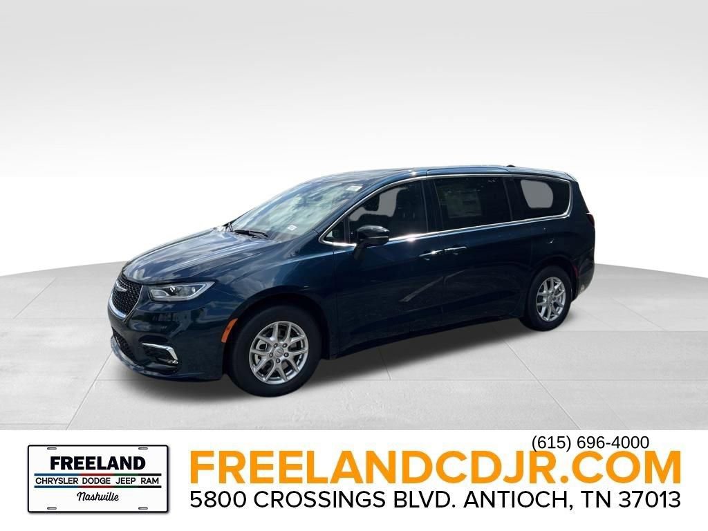 New 2025 Chrysler Pacifica Select image 3