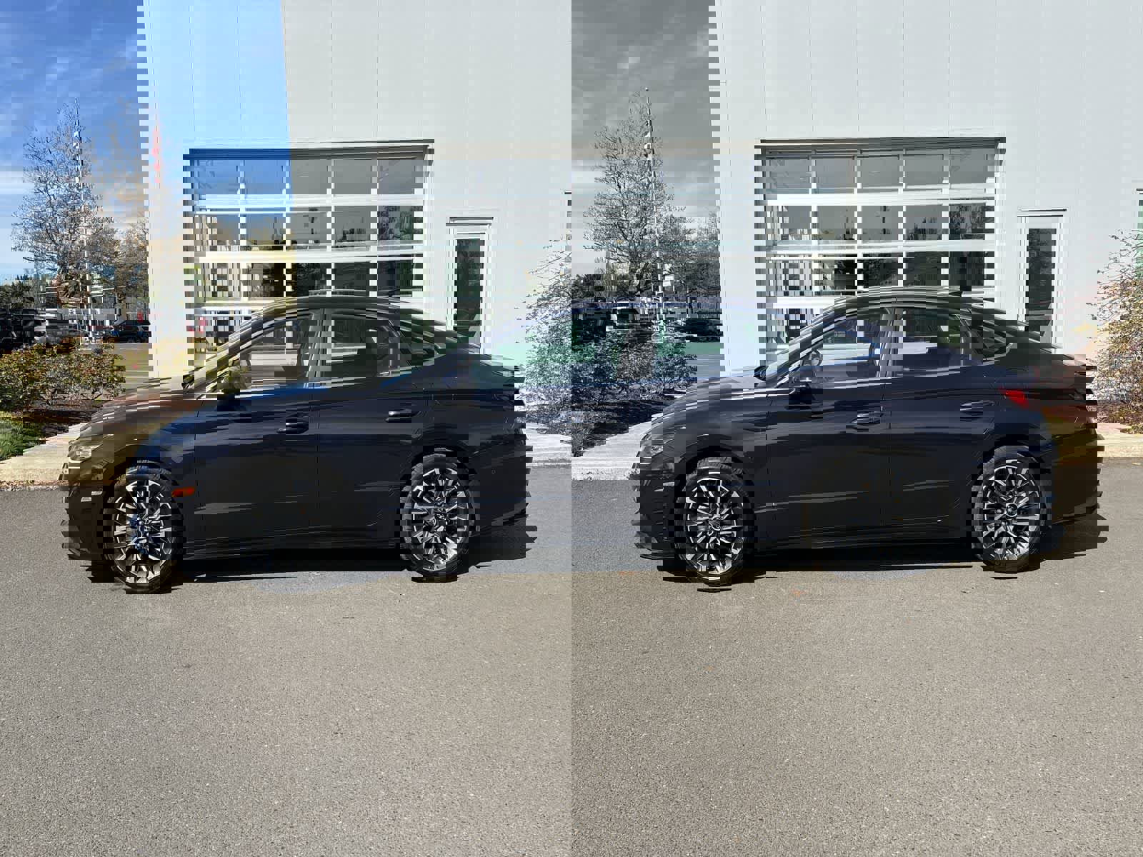 Used 2023 Hyundai Sonata Limited FWD image 2