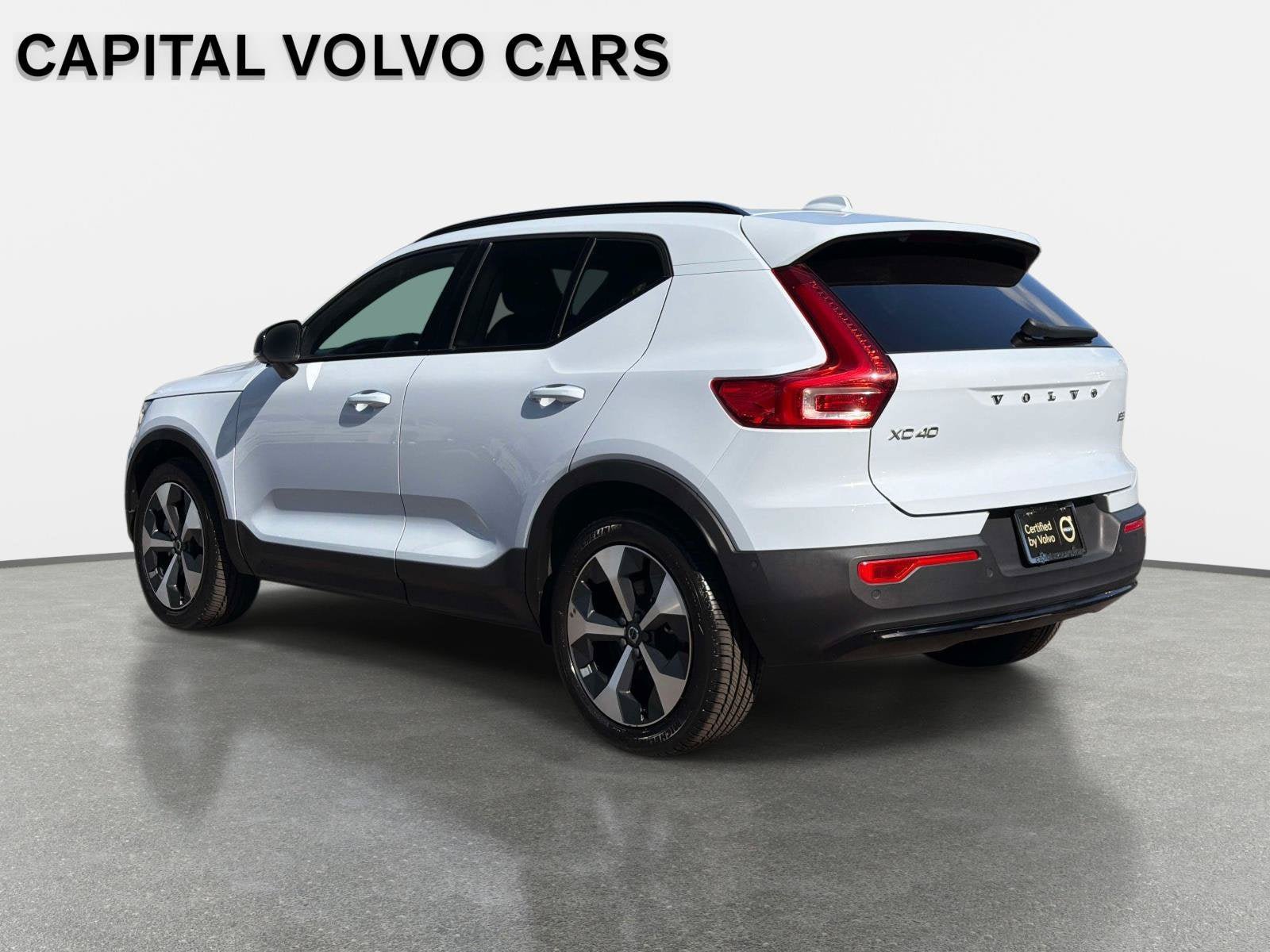 Used 2024 Volvo XC40 B5 Plus AWD/4WD image 7