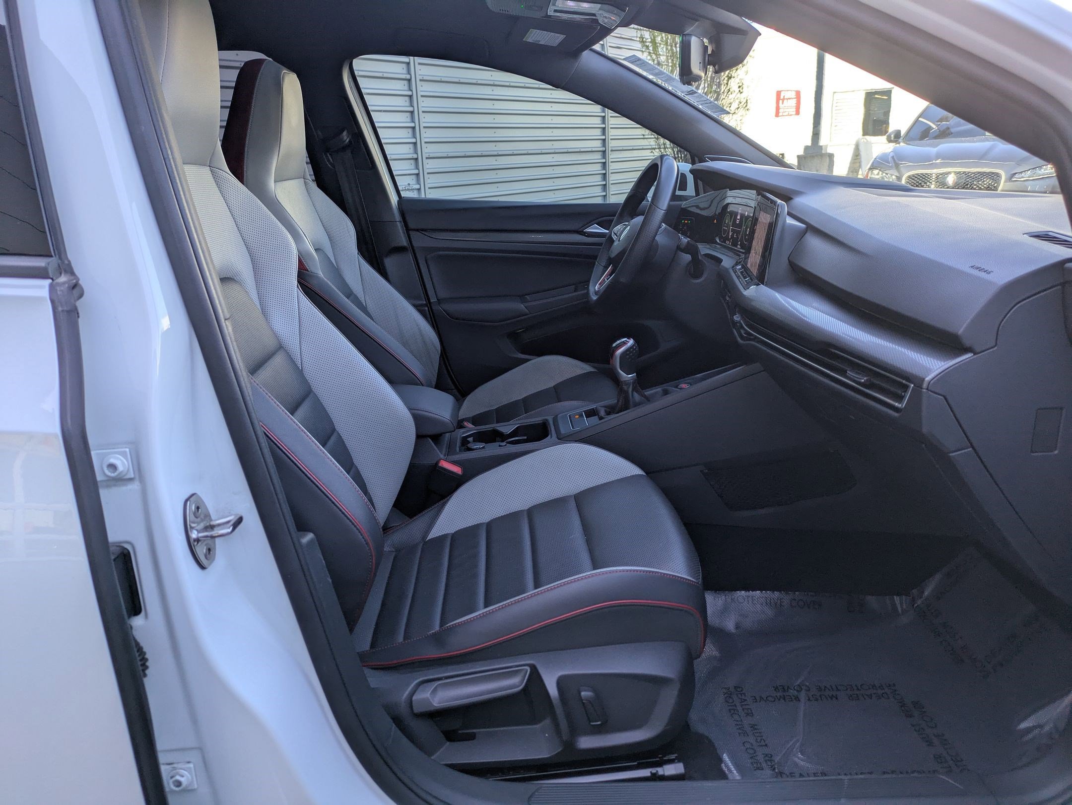 Used 2022 Volkswagen GTI SE FWD image 31