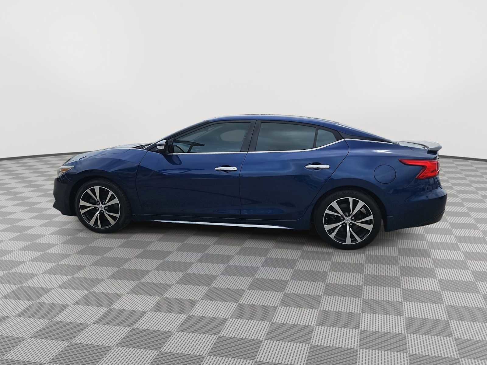 Used 2017 Nissan Maxima Platinum image 5