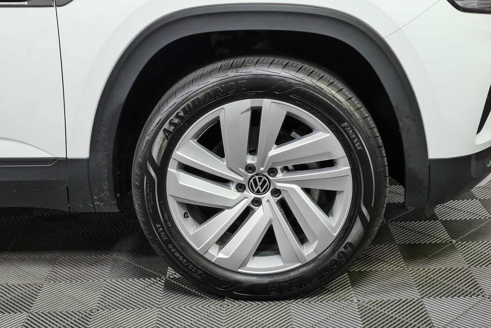 Certified 2023 Volkswagen Atlas Cross Sport SE FWD image 36