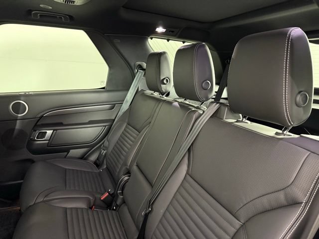 Used 2025 Land Rover Discovery Metropolitan Edition AWD/4WD image 27