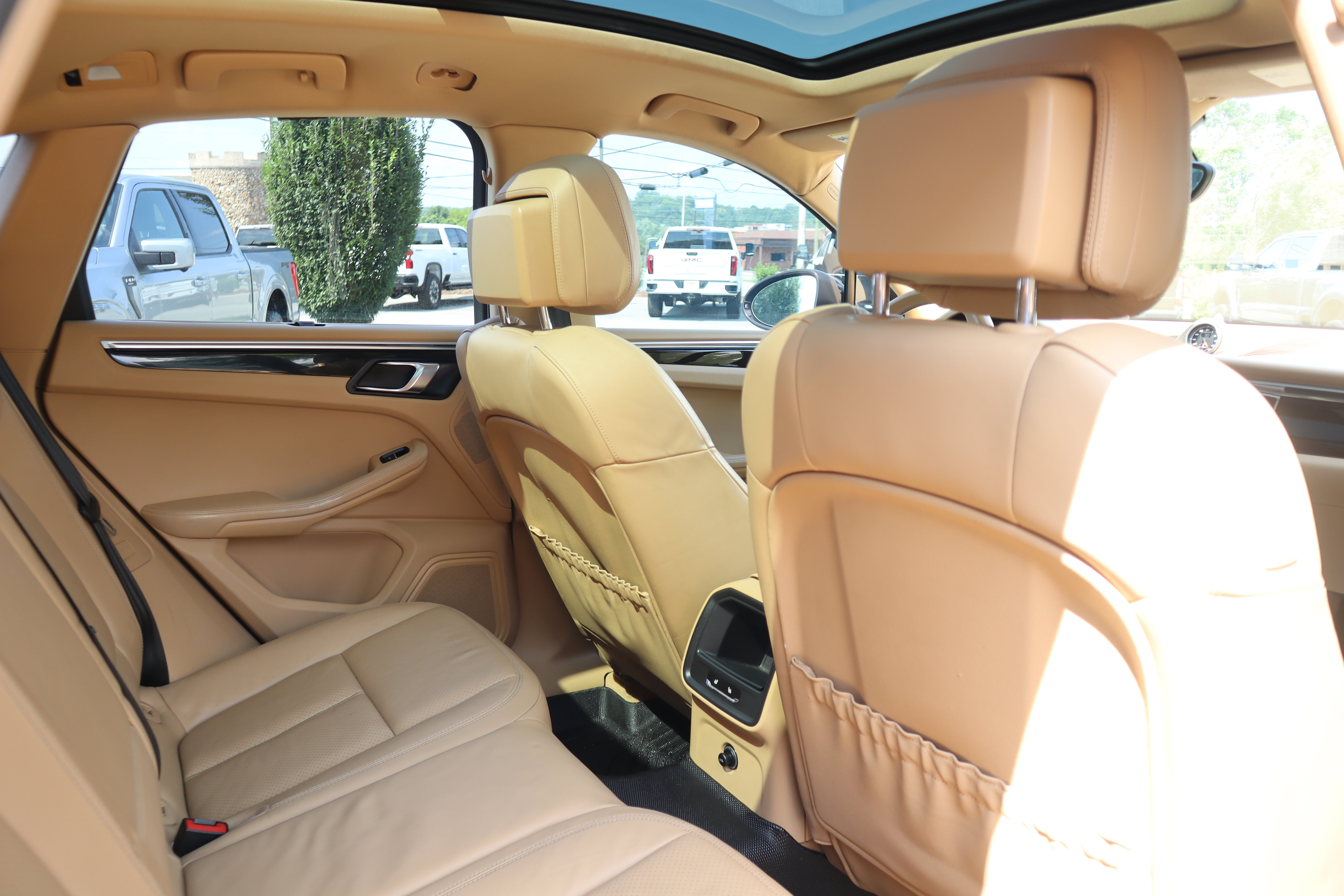 Used 2015 Porsche Macan S AWD/4WD image 30