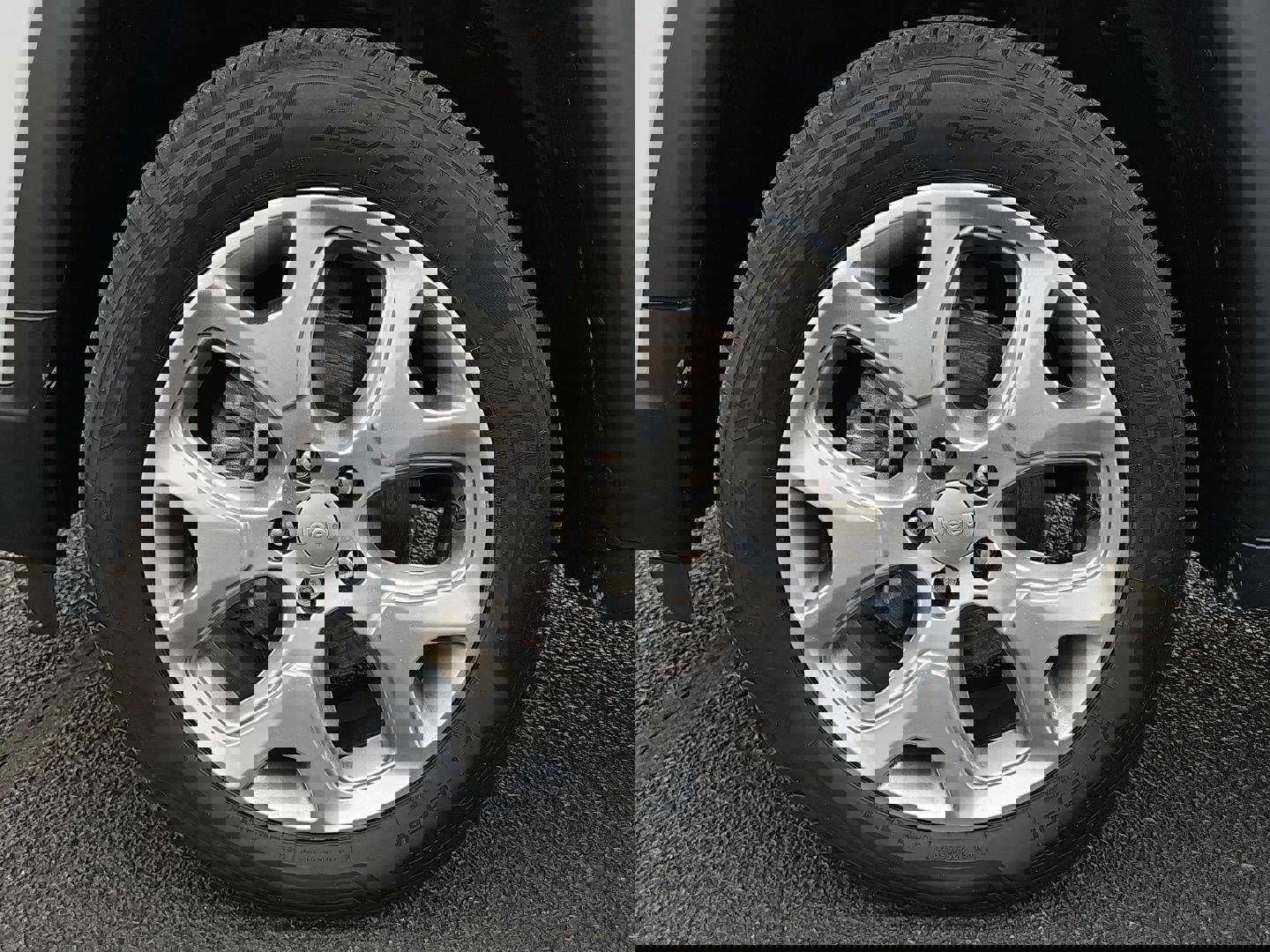 Used 2022 Jeep Compass Limited image 9