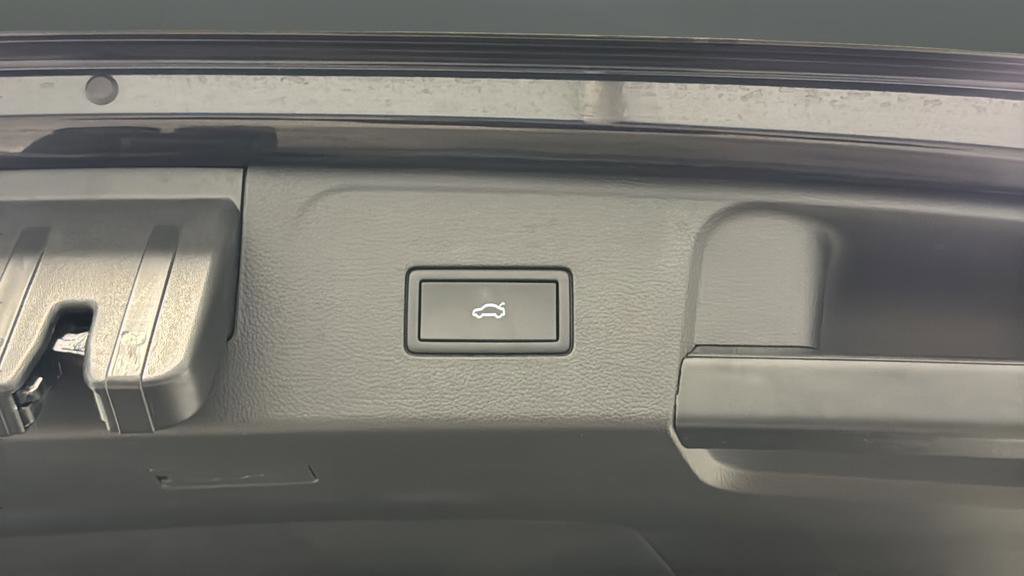 Used 2024 Volkswagen Atlas SE w/ Black Wheel Package image 30