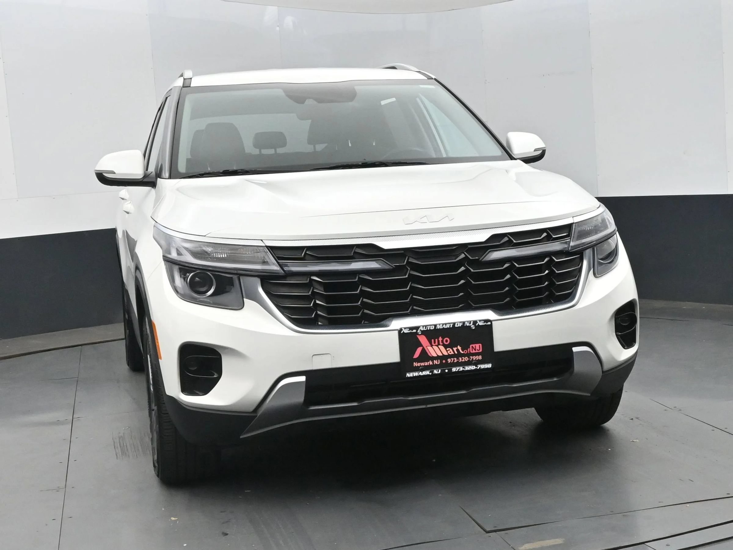 Used 2024 Kia Seltos S AWD/4WD image 3