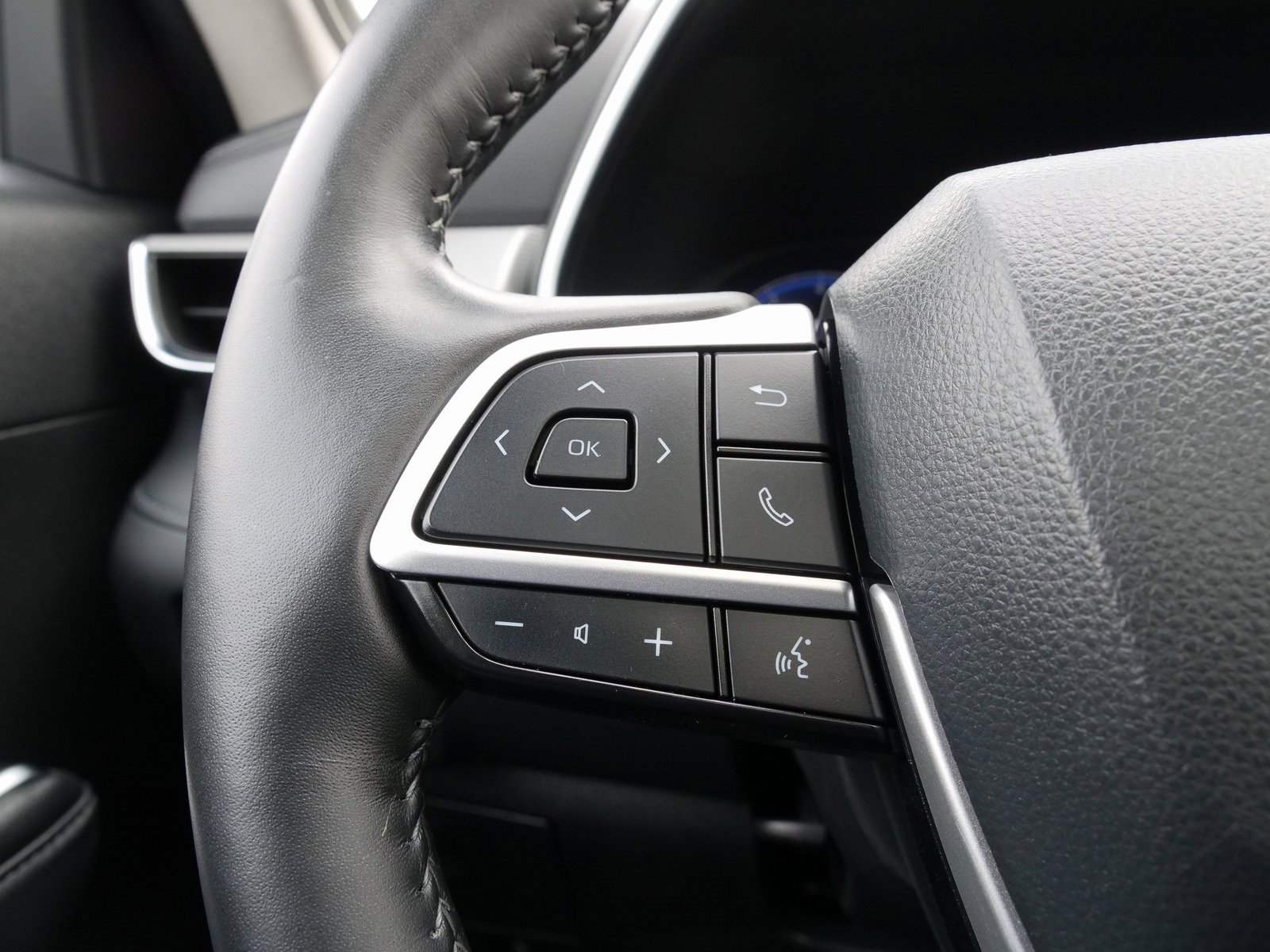 Used 2024 Toyota Highlander Platinum image 42