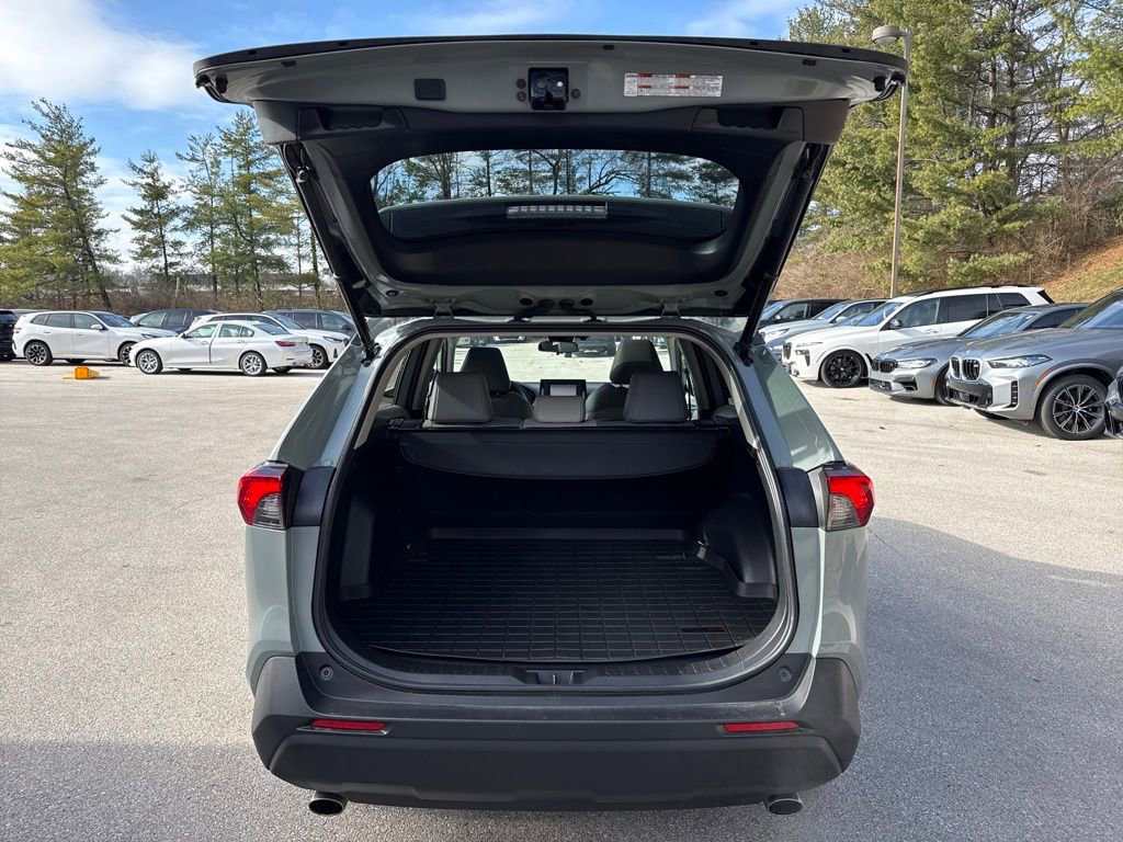 Used 2021 Toyota RAV4 XLE Premium image 25