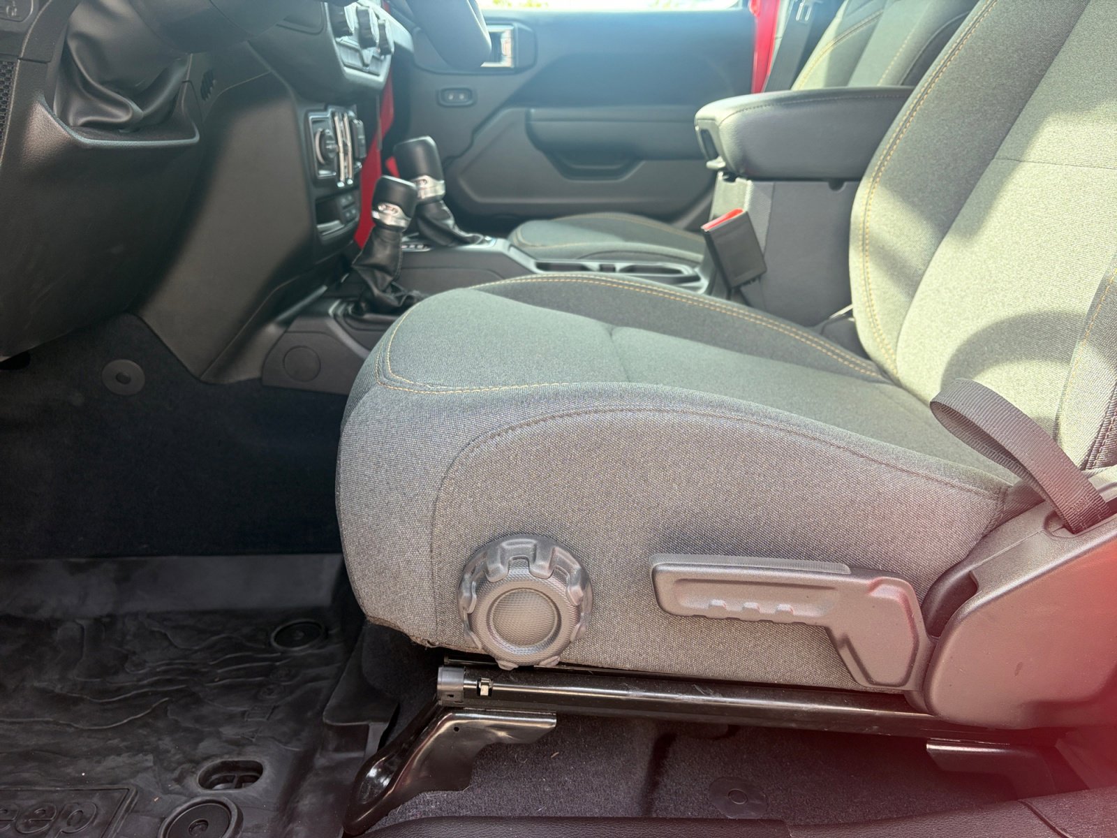 Used 2025 Jeep Gladiator Sport image 13