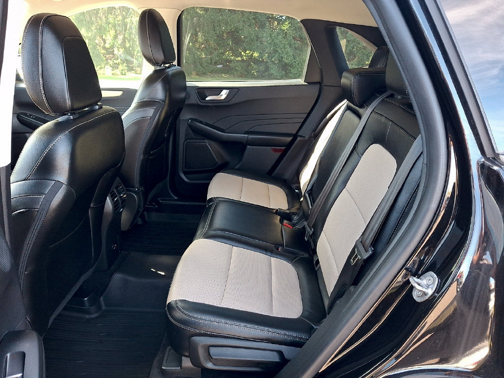 Used 2022 Ford Escape Titanium w/ Titanium Elite Package AWD/4WD image 14