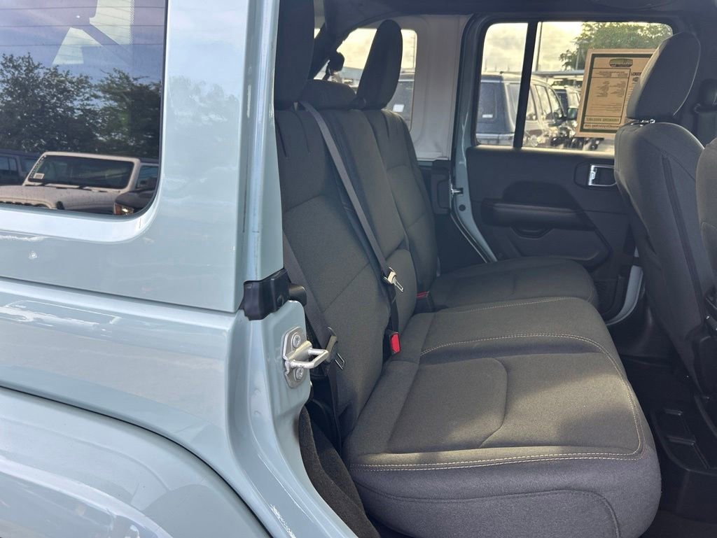Used 2024 Jeep Wrangler Unlimited Sahara AWD/4WD image 28